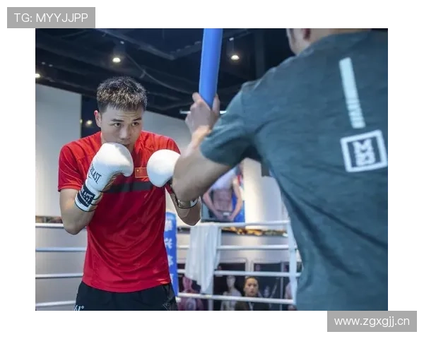 朋友群里突然有人发徐灿家图，训练手套和那块名表同躺沙发，差距感把我笑懵了